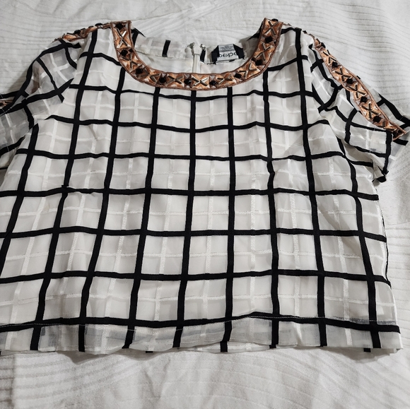 Top - Picture 4 of 4